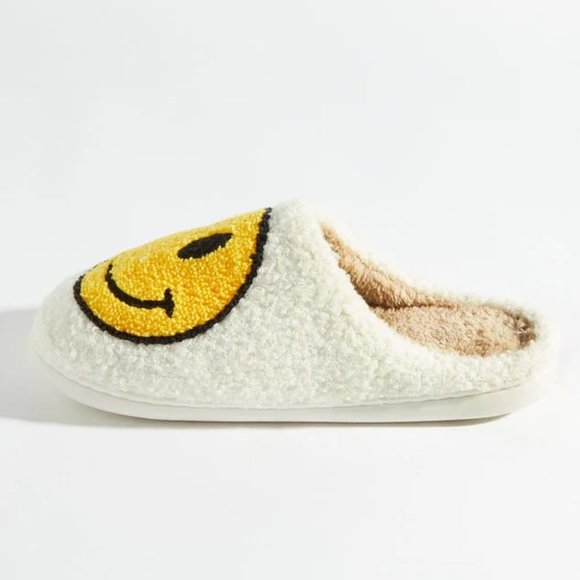 NEW| Women’s Smiley Face Soft Plush Fluffy Comfy Slippers - Picture 6 of 7